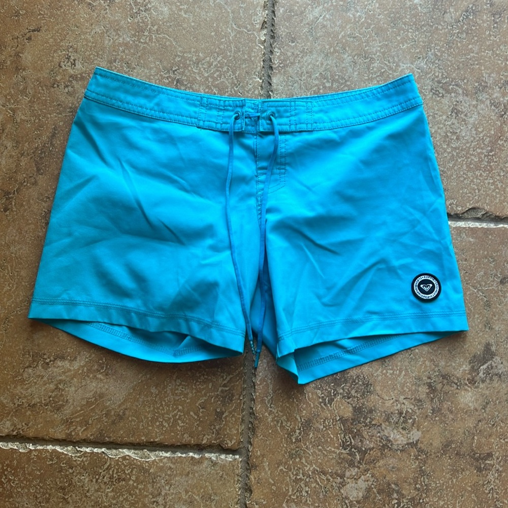 Roxy juniors size 5 boardshorts, drawstring, mid length (about 5 inch inseam)